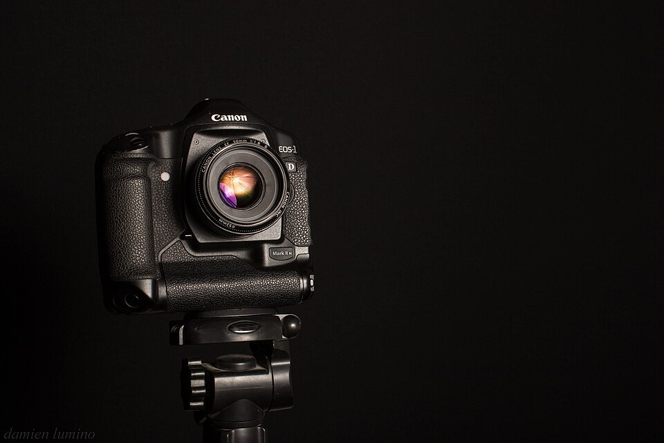 Canon EOS 1D Mark II N, representative image