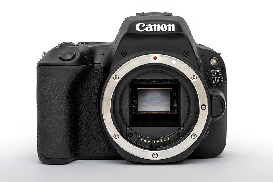 Canon EOS 200D, representative image