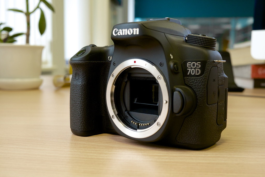 Canon EOS 70D, representative image