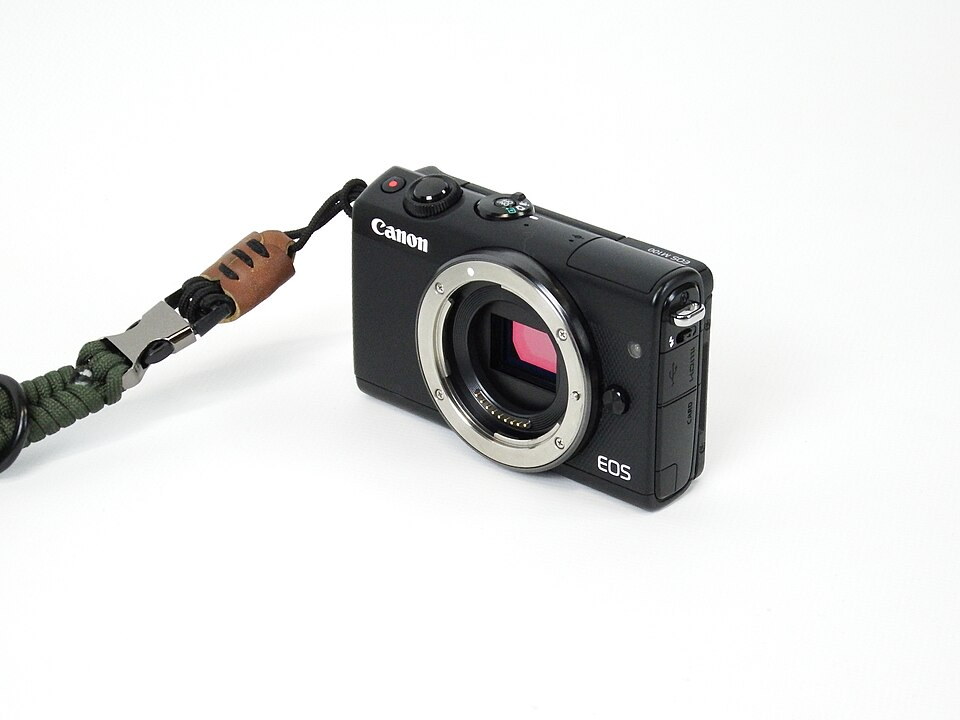 Canon EOS M100, representative image