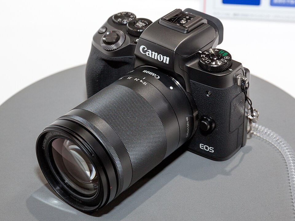 Canon EOS M5, representative image