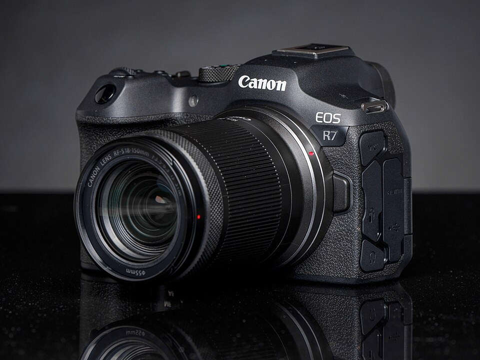 Canon EOS R7, representative image