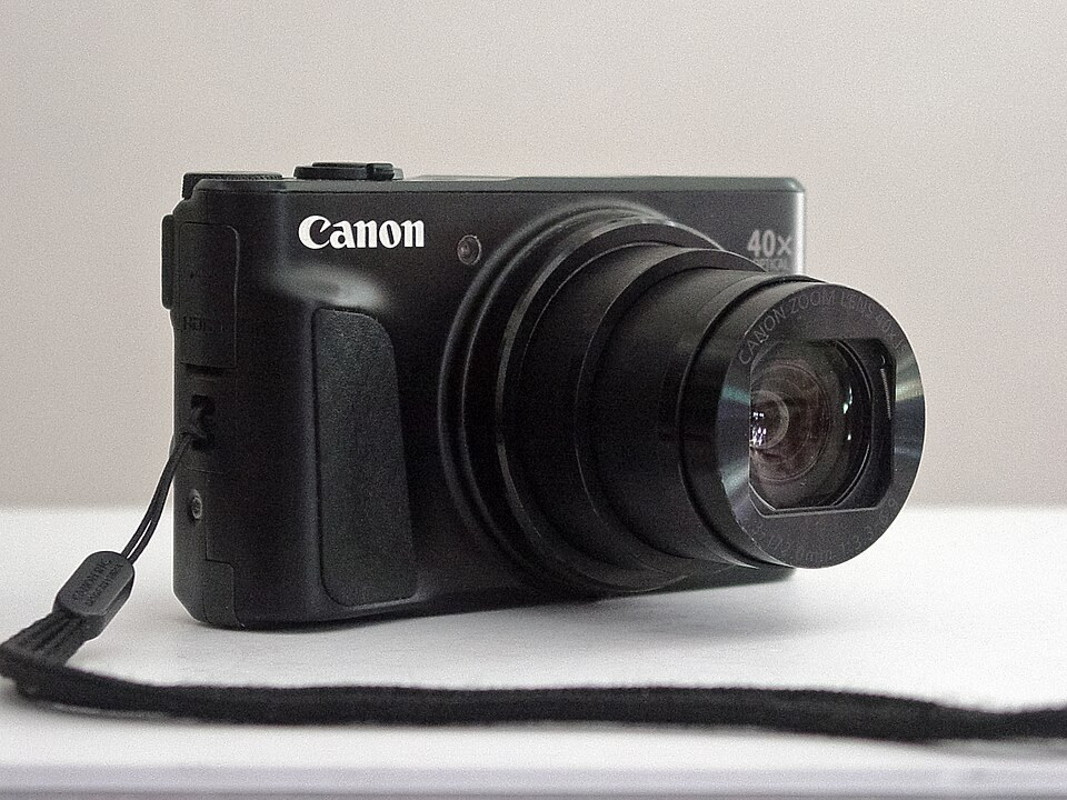 Canon PowerShot SX740 HS, representative image