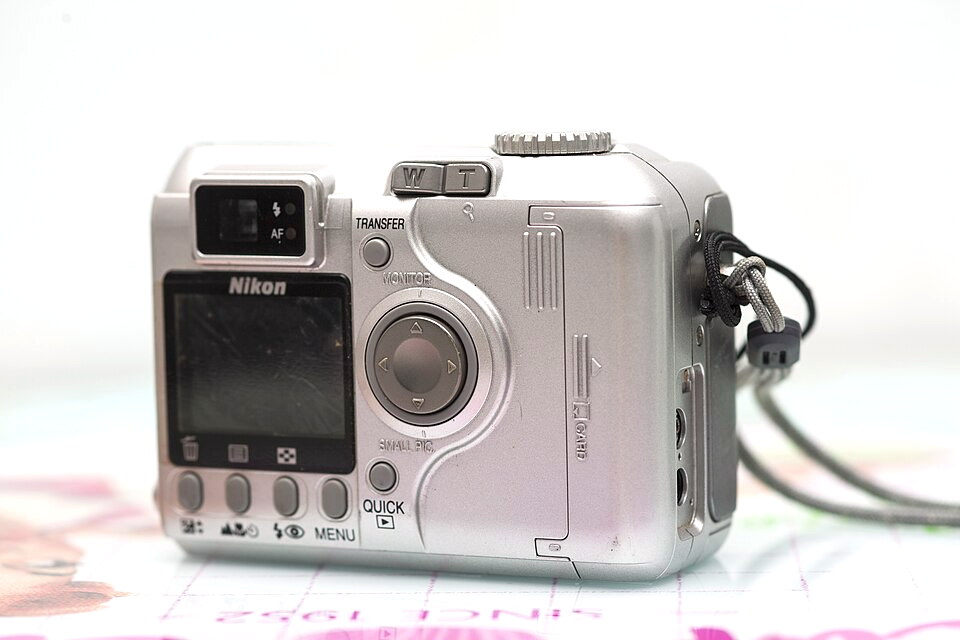 Nikon Coolpix 4300, representative image