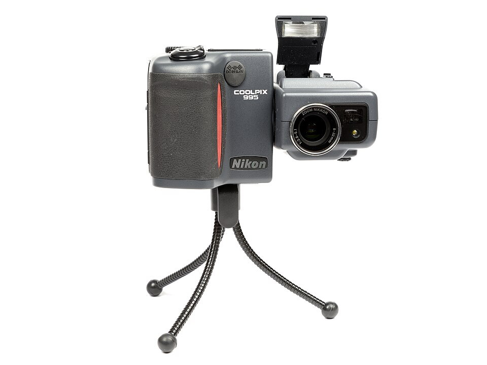 Nikon Coolpix 995, representative image