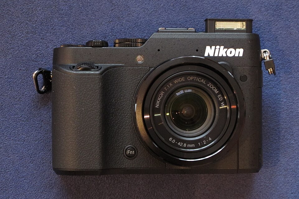 Nikon Coolpix P7800, representative image