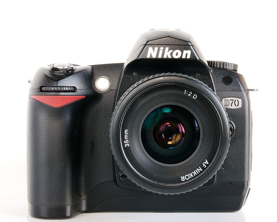 Nikon D70, representative image