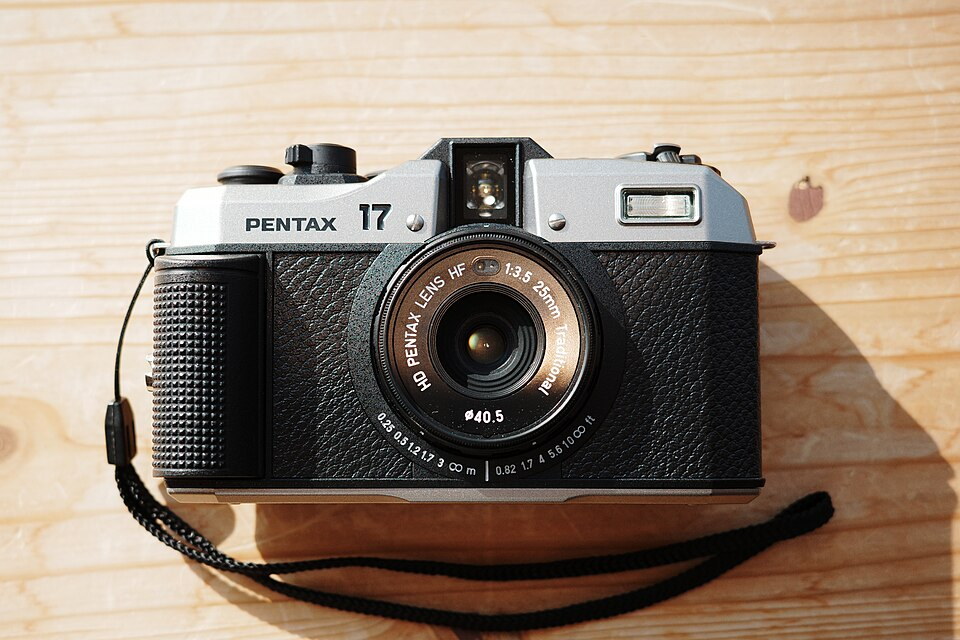 Pentax 17, representative image