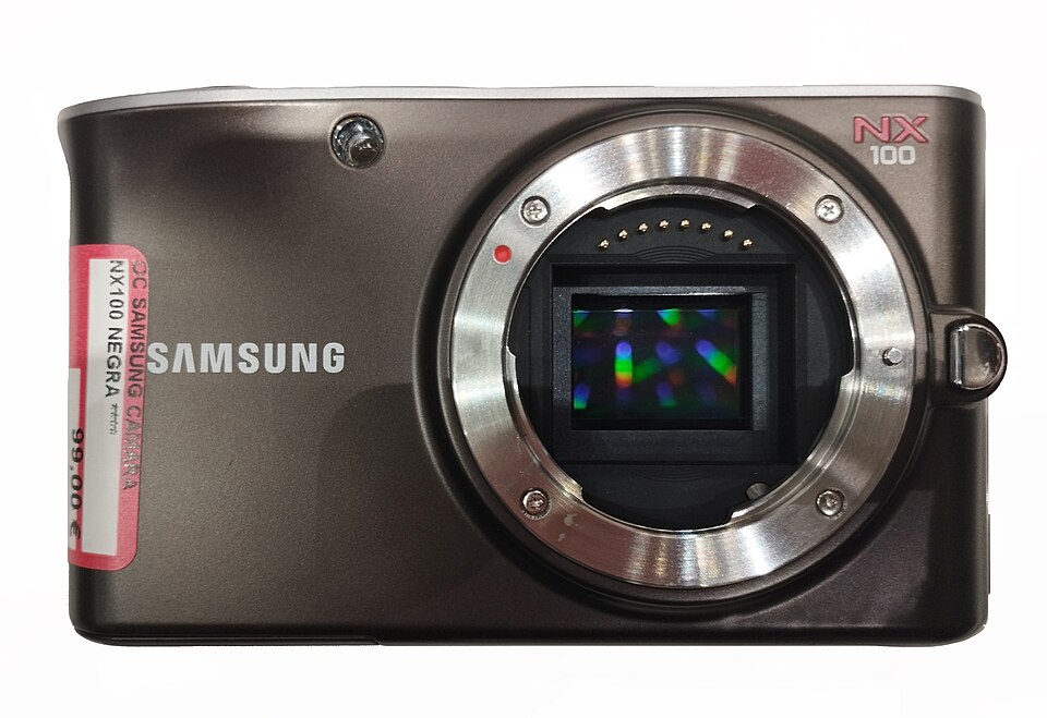 Samsung NX100, representative image
