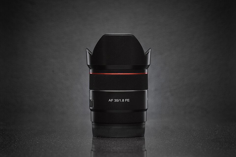 Samyang AF 35mm f/1.8 FE, representative image
