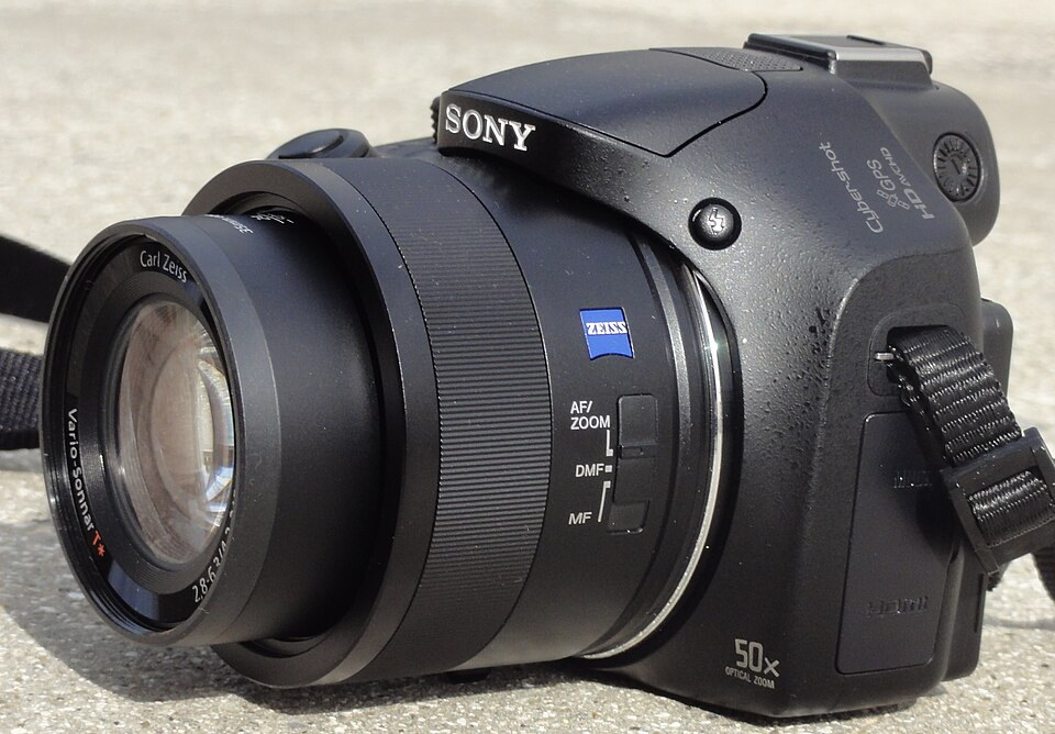 Sony Cyber-shot DSC-HX400V, representative image