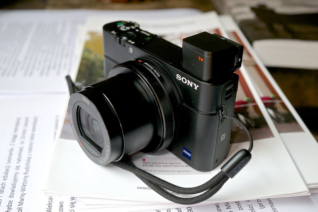 Sony RX100 III, representative image